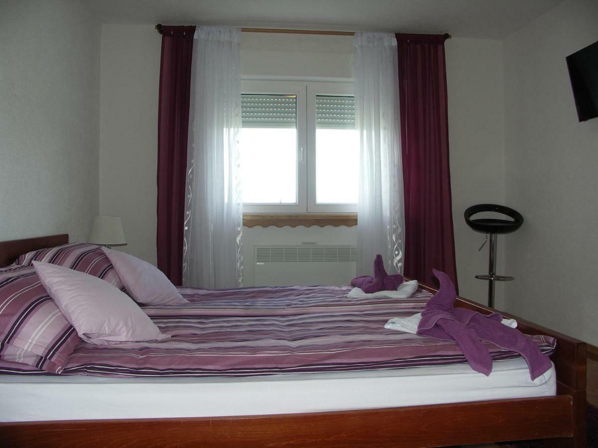 Apartments Zegarac House Korenica Exterior foto
